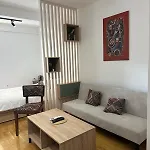 Centre Near Zoo With Free Parking Апартаменти *