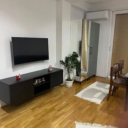 Centre Near Zoo With Free Parking *