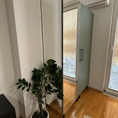 Centre Near Zoo With Private Parking *