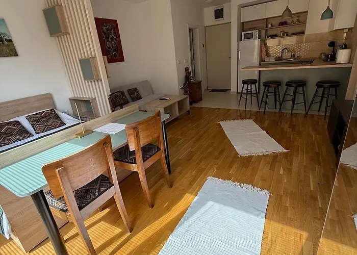 Apartment Centre Near Zoo With Private Parking