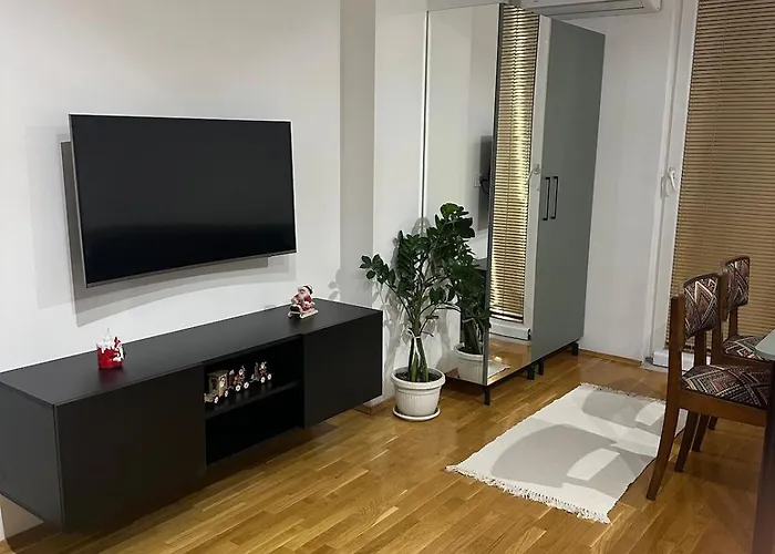 Centre Near Zoo With Private Parking *